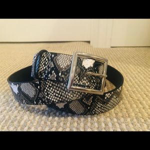 Halogen Black & White Snakeskin Belt